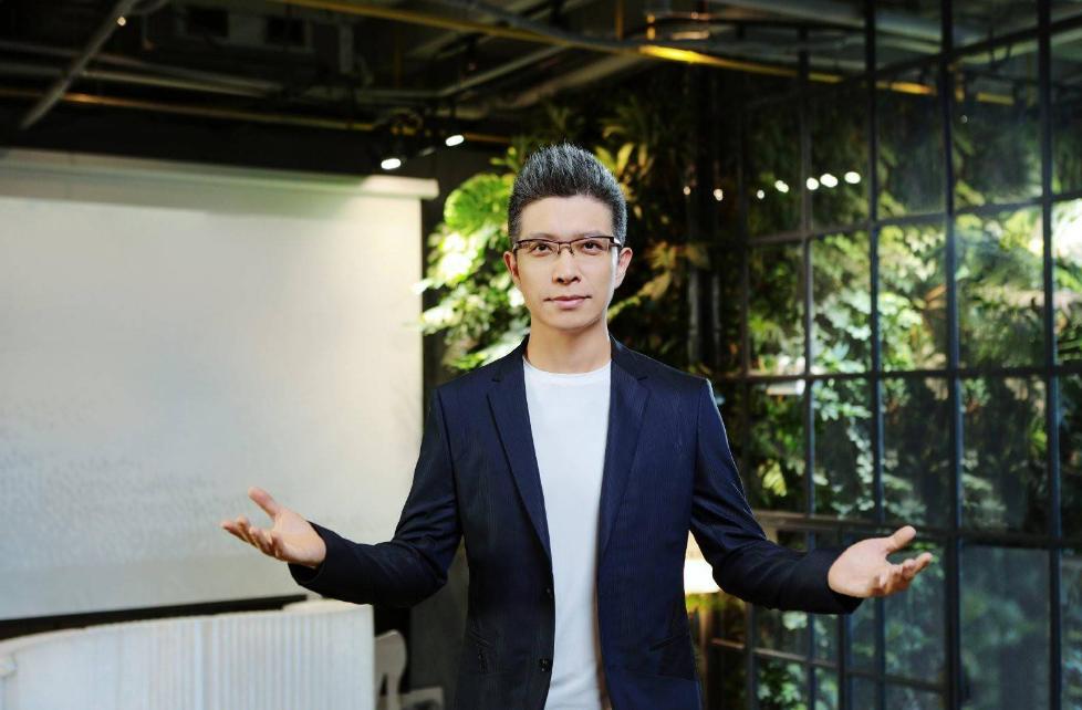 朱广权最新段子与老街日常趣事盘点